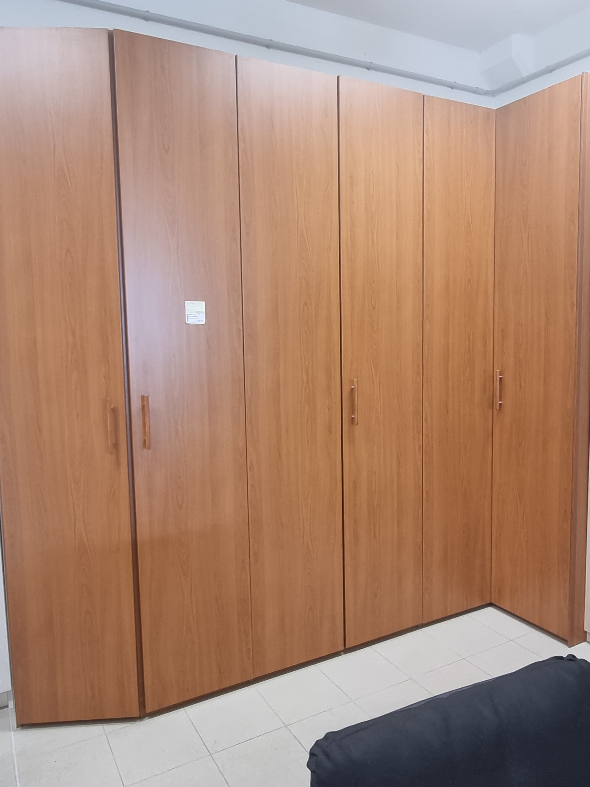 Armadio angolare in legno — Armadi usato a Vicenza, Mercatino di Daria (foto 1)