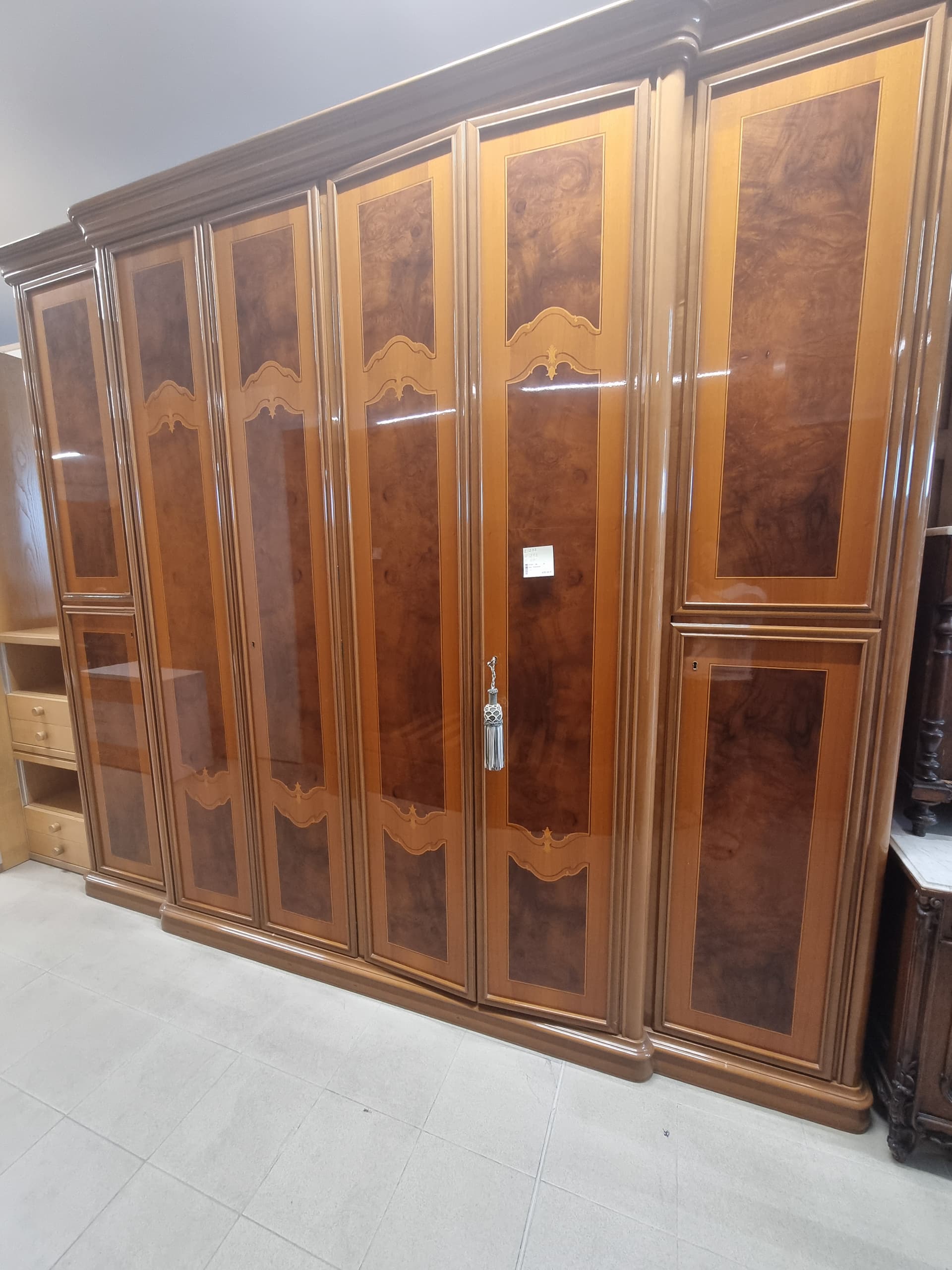 Armadio classico in legno — Armadi usato a Vicenza, Mercatino di Daria (foto 1)