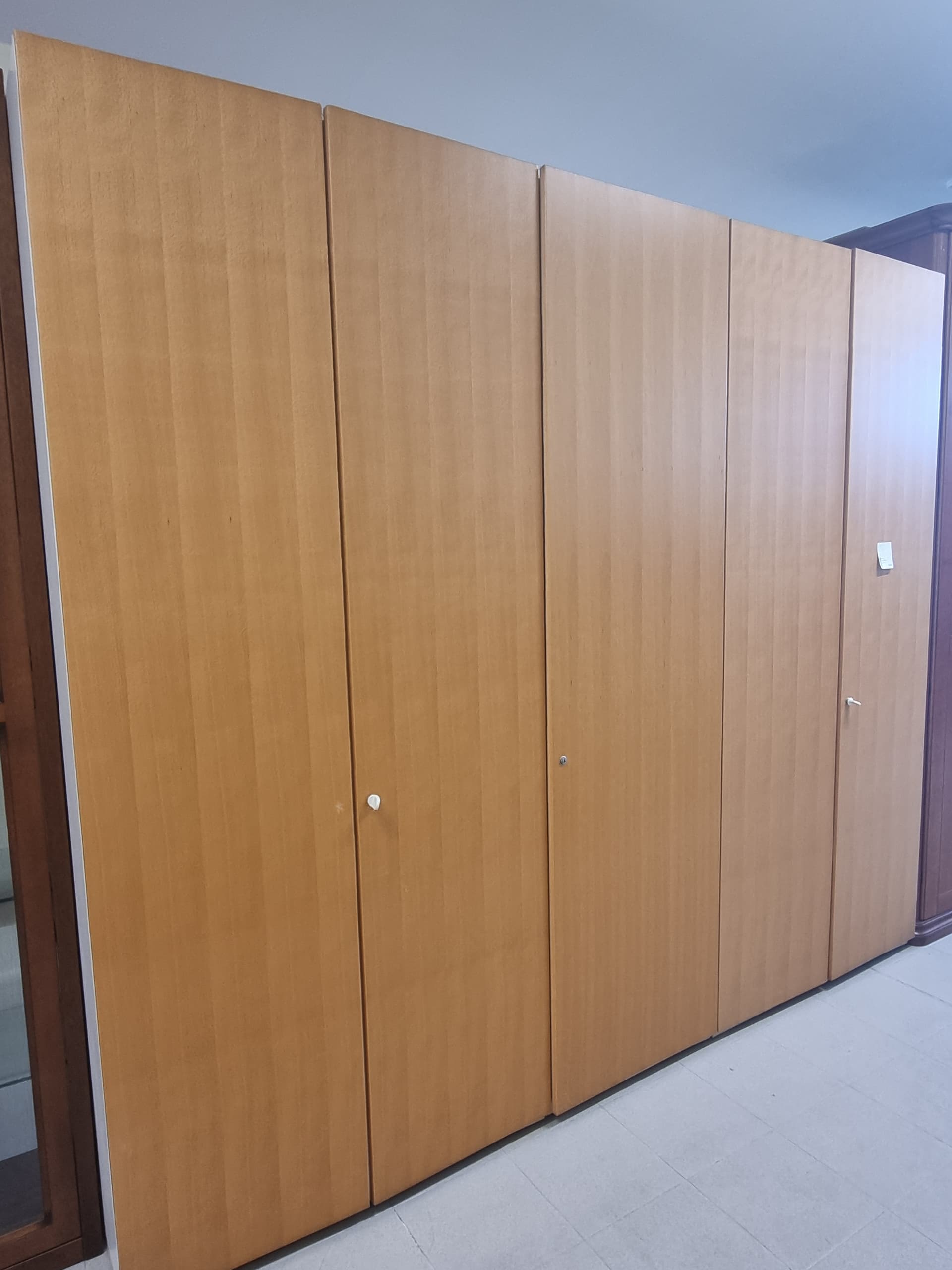 Armadio moderno in legno chiaro — Armadi usato a Vicenza, Mercatino di Daria (foto 1)