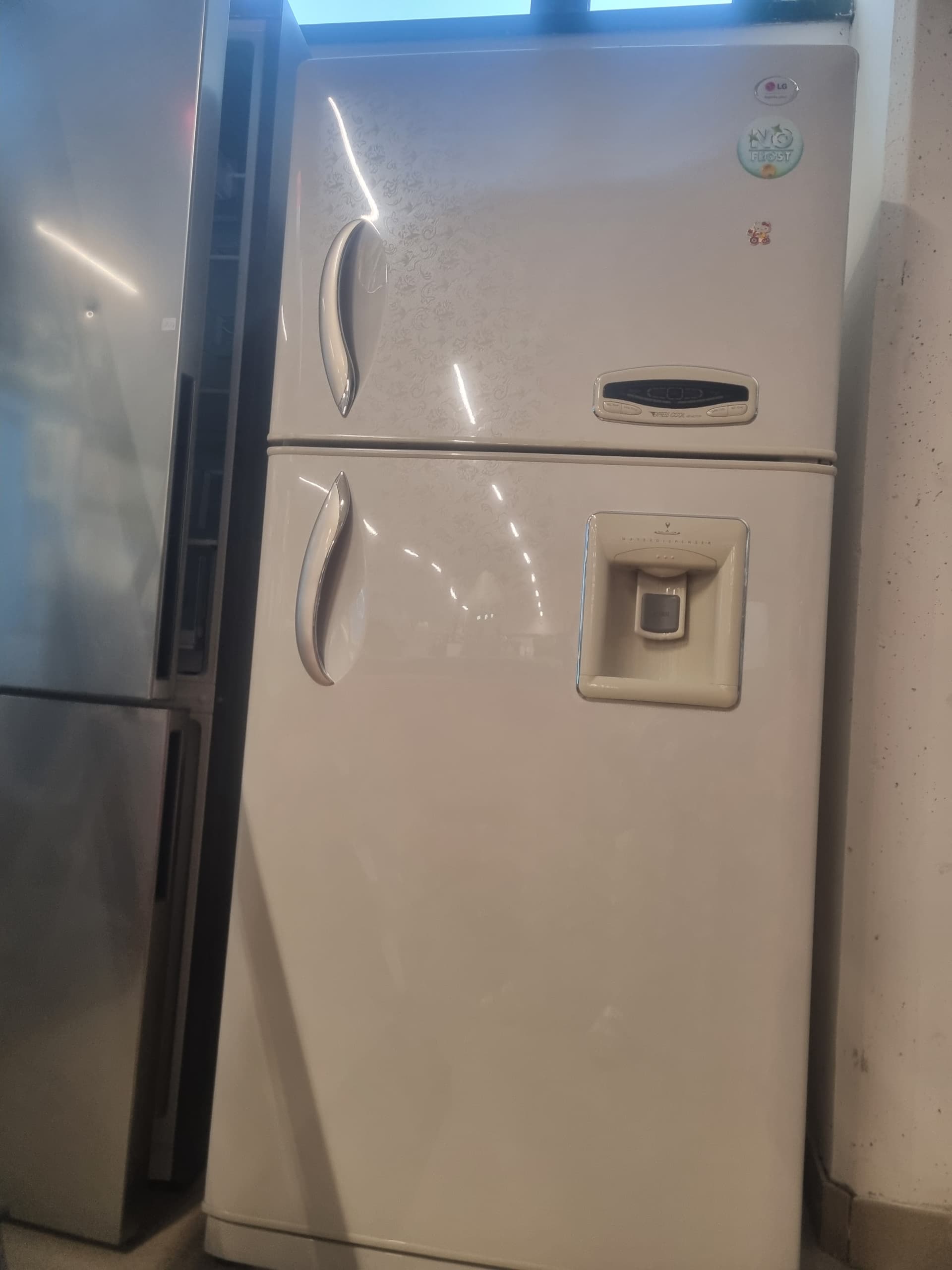 Frigorifero LG combinato con dispenser — Refrigerazione usato a Vicenza, Mercatino di Daria (foto 1)