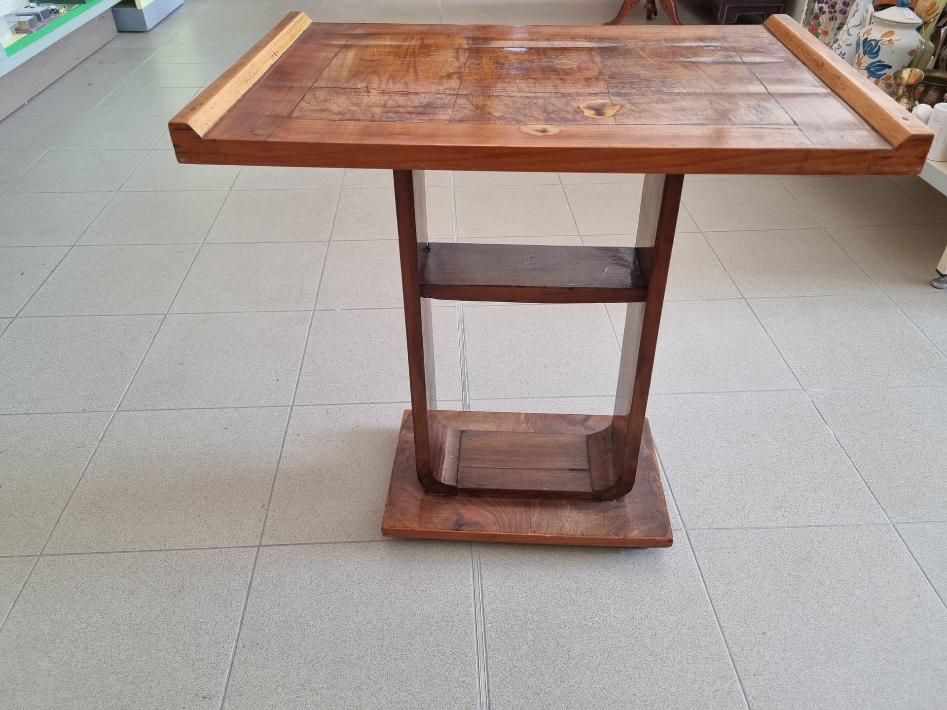 Tavolino in legno massello — Tavoli e sedie usato a Vicenza, Mercatino di Daria (foto 1)
