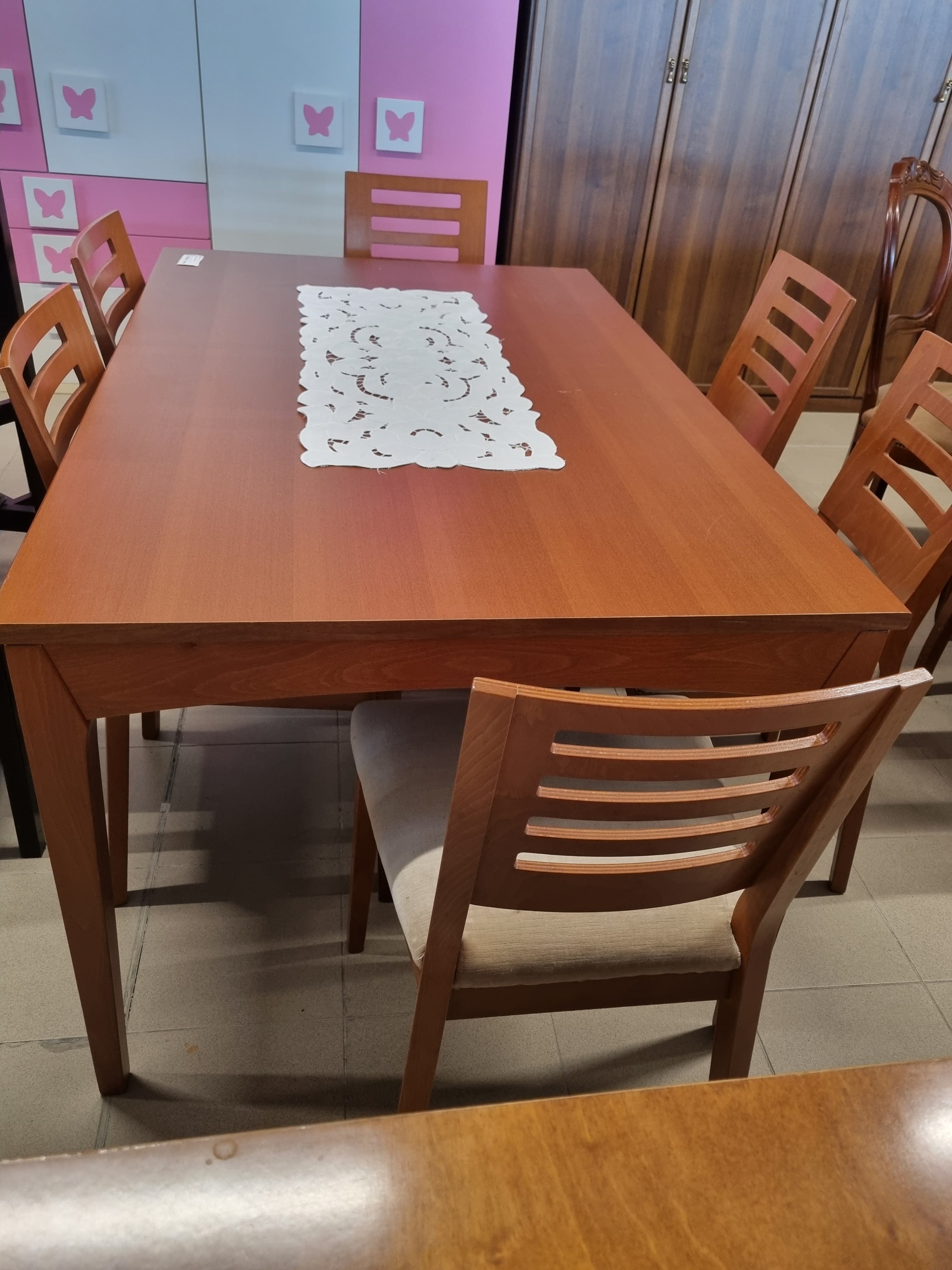 Tavolo in legno con sedie — Tavoli e sedie usato a Vicenza