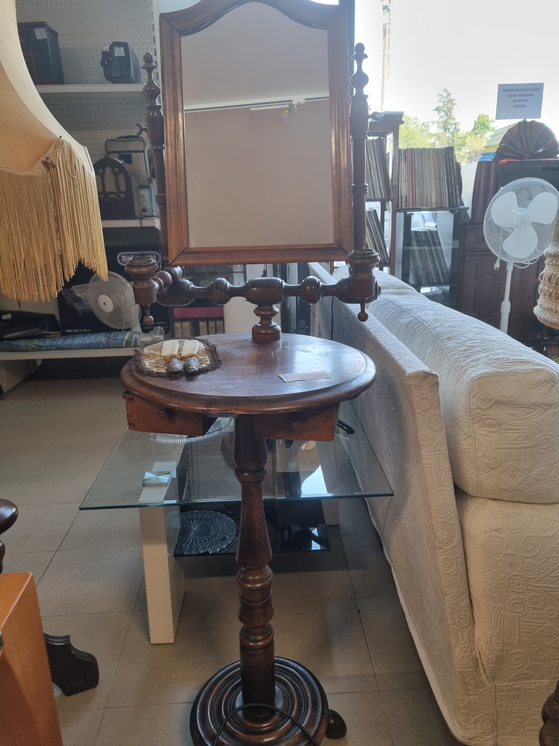 Toeletta con specchio antica in legno — Antiquariato usato a Vicenza, Mercatino di Daria (foto 1)
