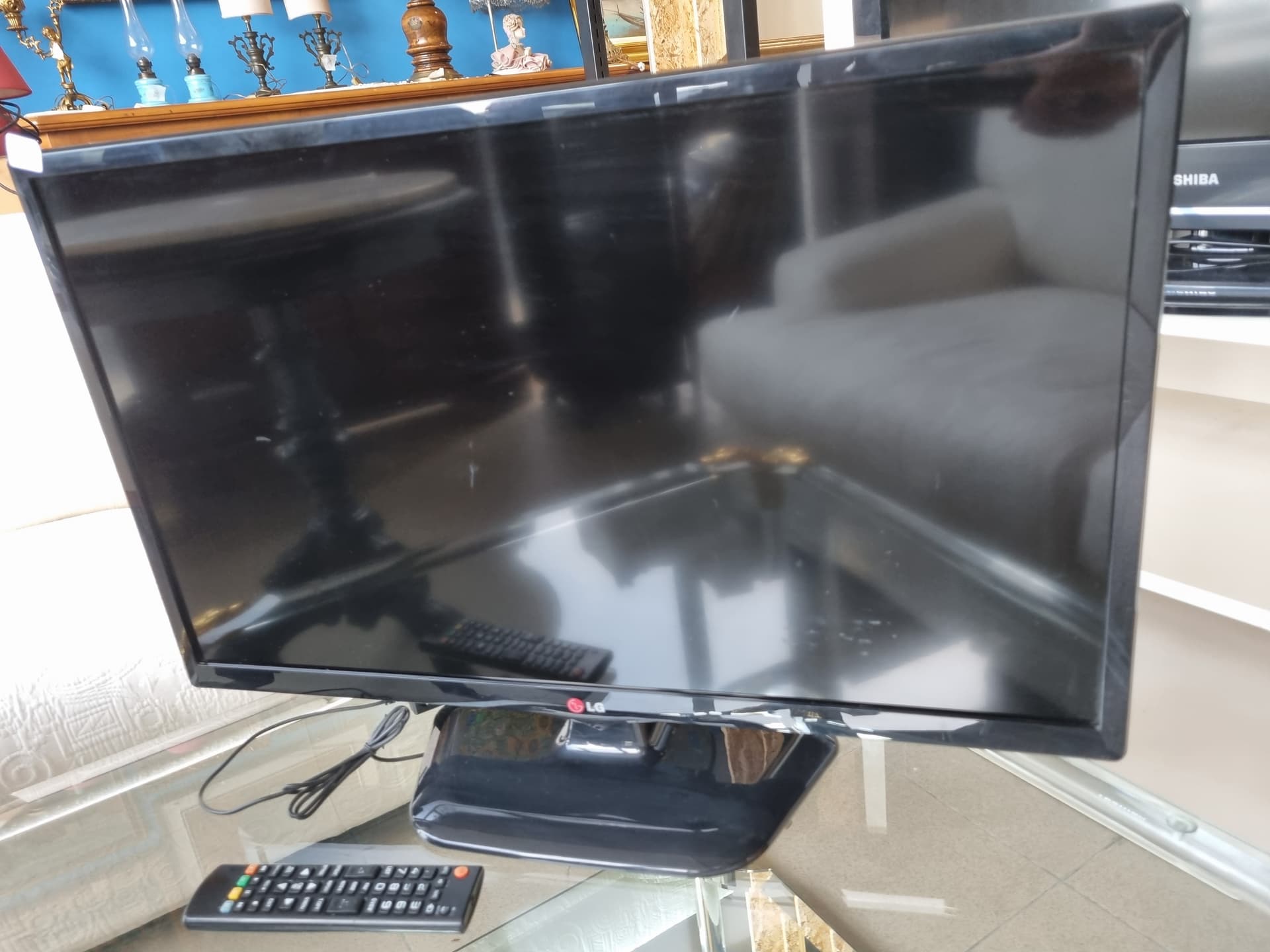 TV LG con telecomando — TV ed elettronica usato a Vicenza, Mercatino di Daria (foto 1)