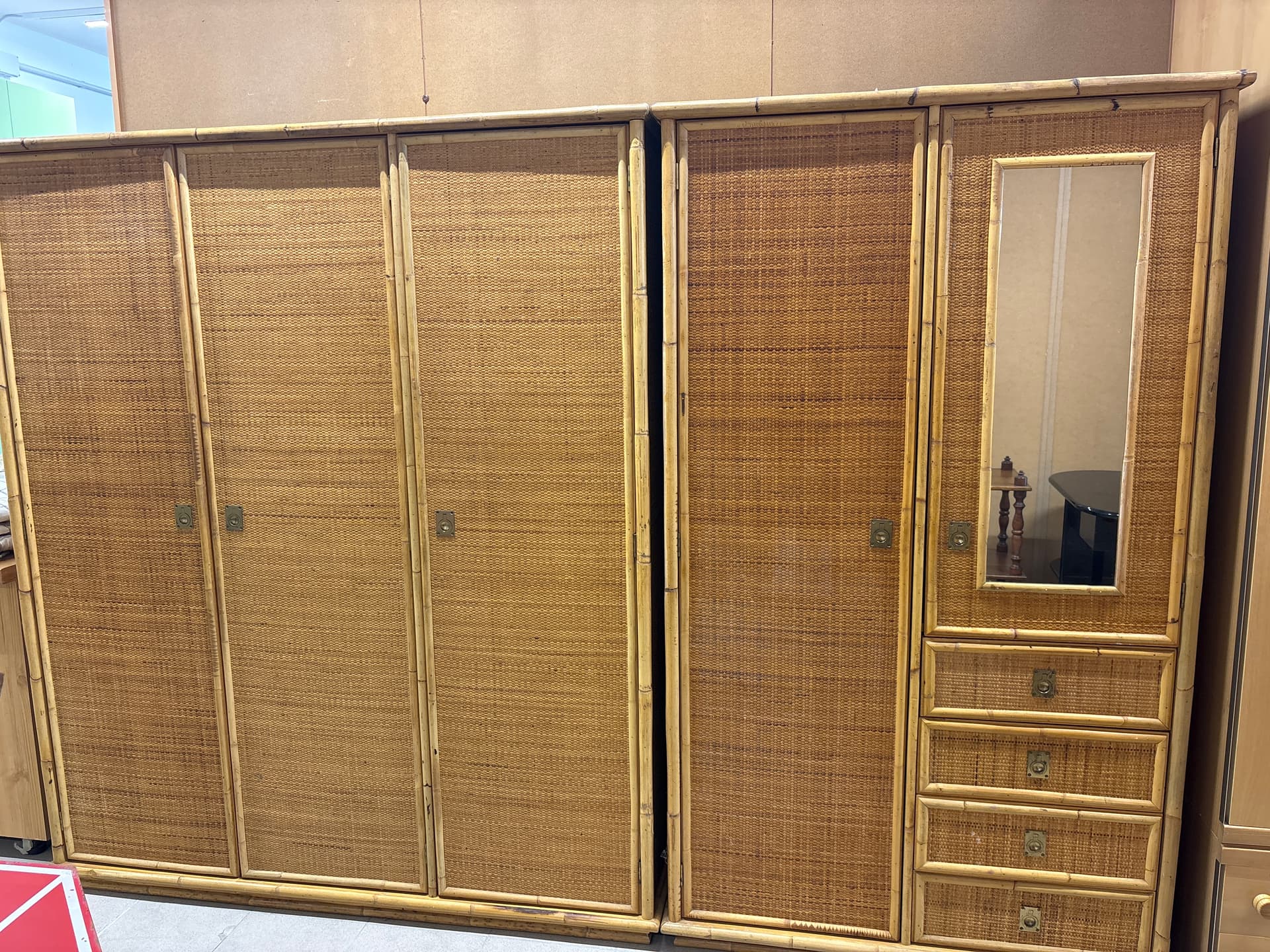 Armadio in rattan con specchio — Armadi usato a Vicenza, Mercatino di Daria (foto 1)