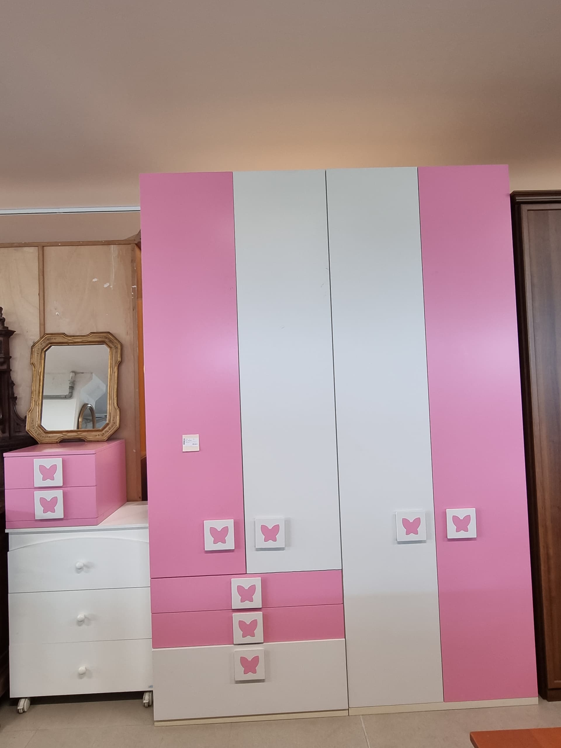 Armadio rosa per cameretta — Camerette usato a Vicenza, Mercatino di Daria (foto 1)