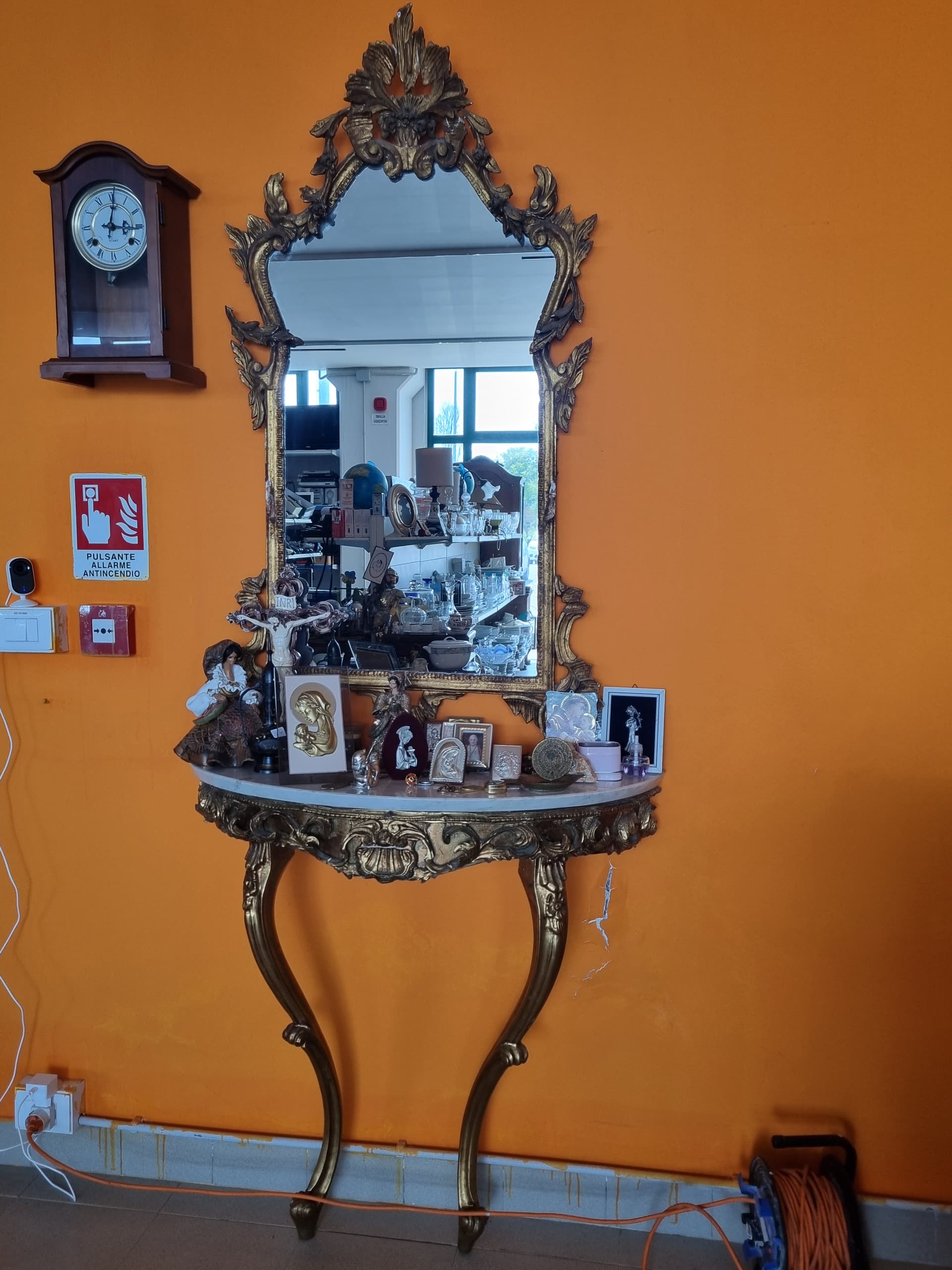 Consolle con specchio barocco dorato — Specchi e cornici usato a Vicenza, Mercatino di Daria (foto 1)