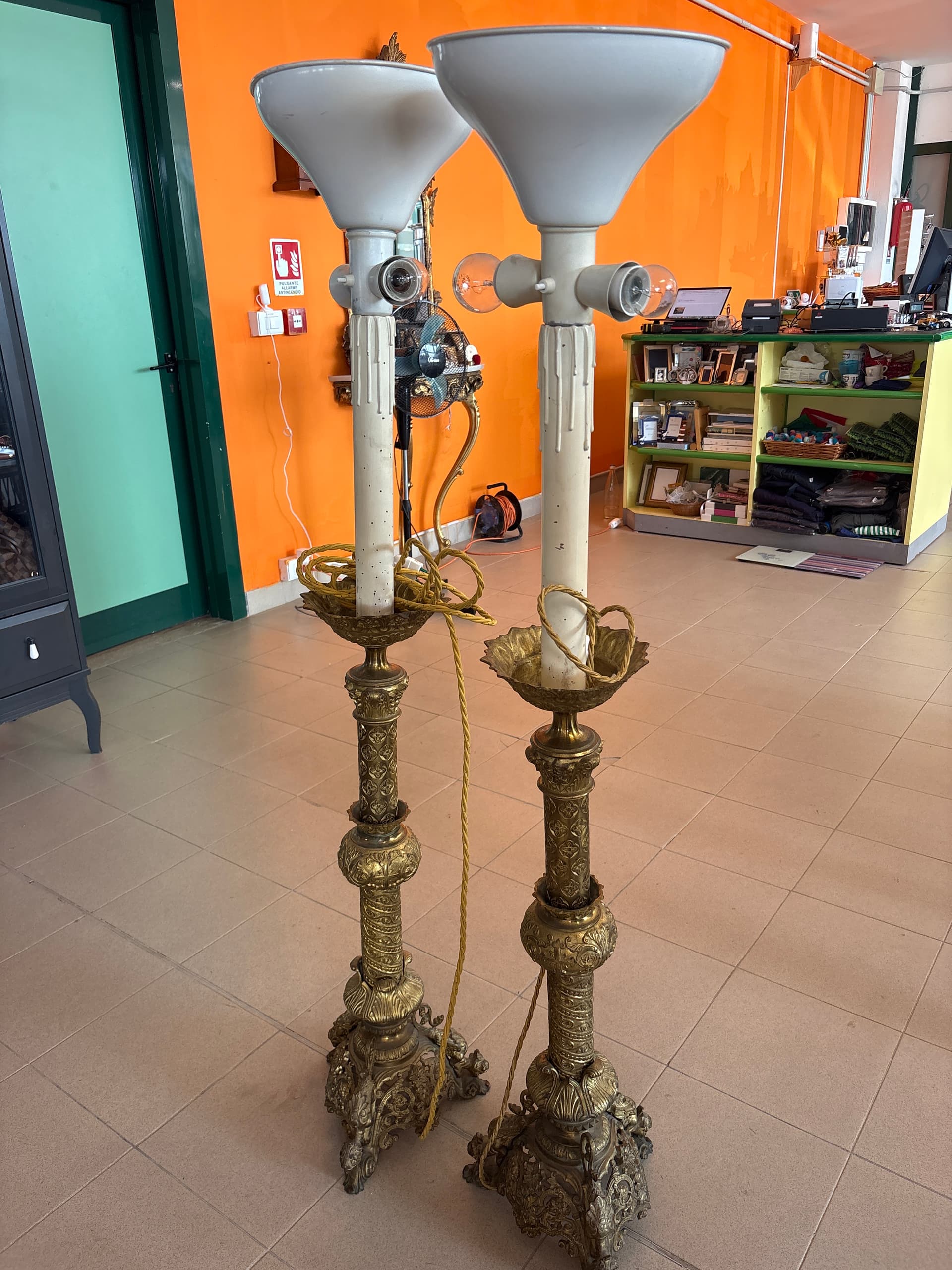 Lampade da terra decorative in ottone — Illuminazione usato a Vicenza, Mercatino di Daria (foto 1)