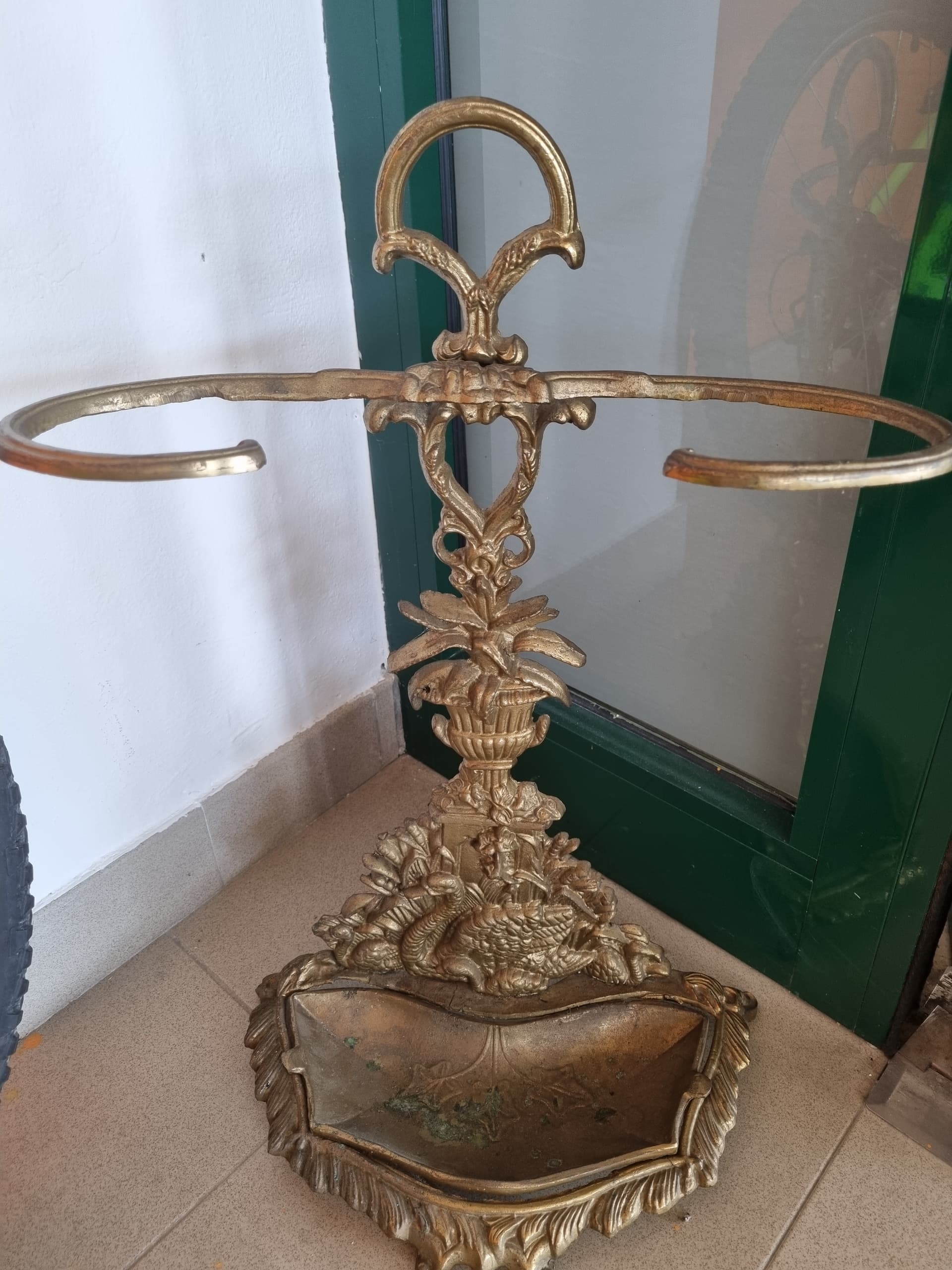Portaombrelli in ferro battuto antico — Oggettistica usato a Vicenza, Mercatino di Daria (foto 1)