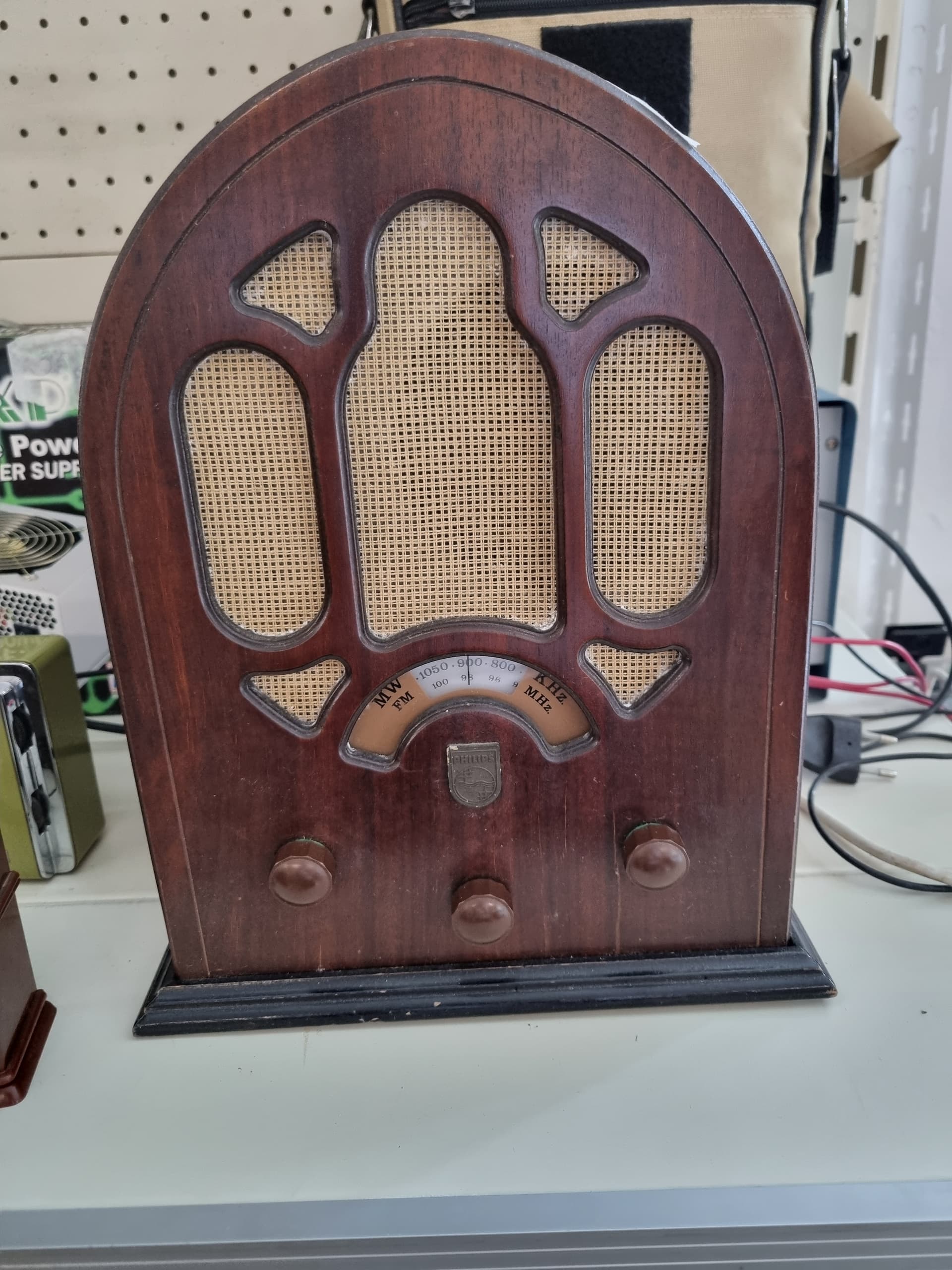Radio vintage in legno — Oggettistica usato a Vicenza, Mercatino di Daria (foto 1)