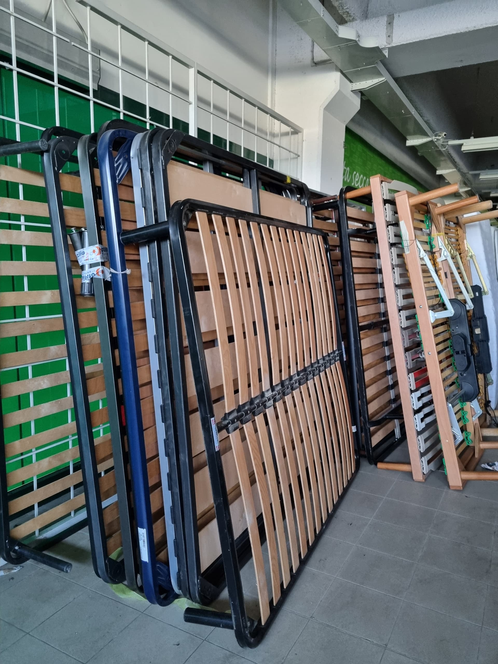 Rete letto in legno e metallo — Camere da letto usato a Vicenza, Mercatino di Daria (foto 1)