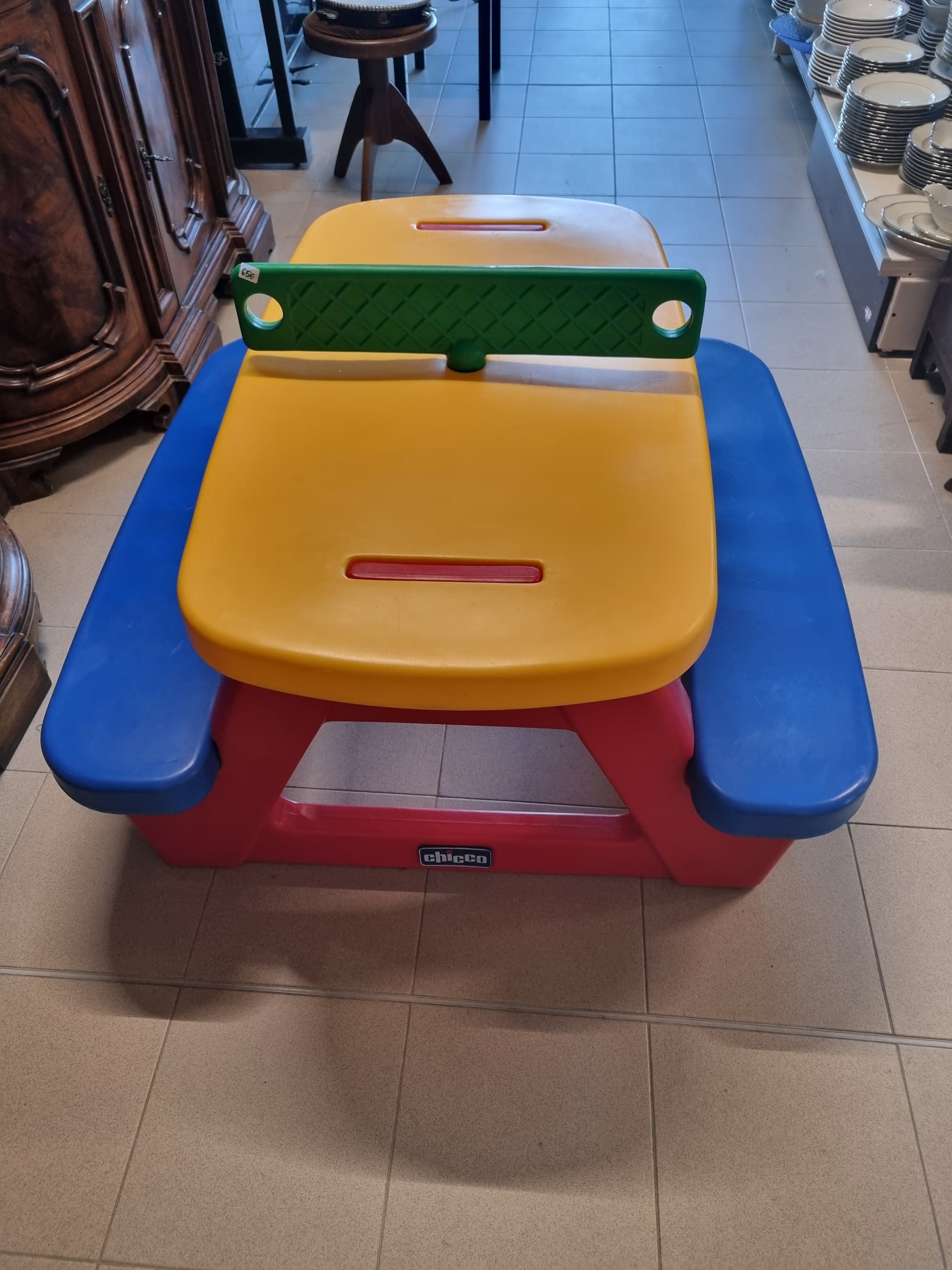 Tavolino da gioco per bambini — Camerette usato a Vicenza, Mercatino di Daria (foto 1)
