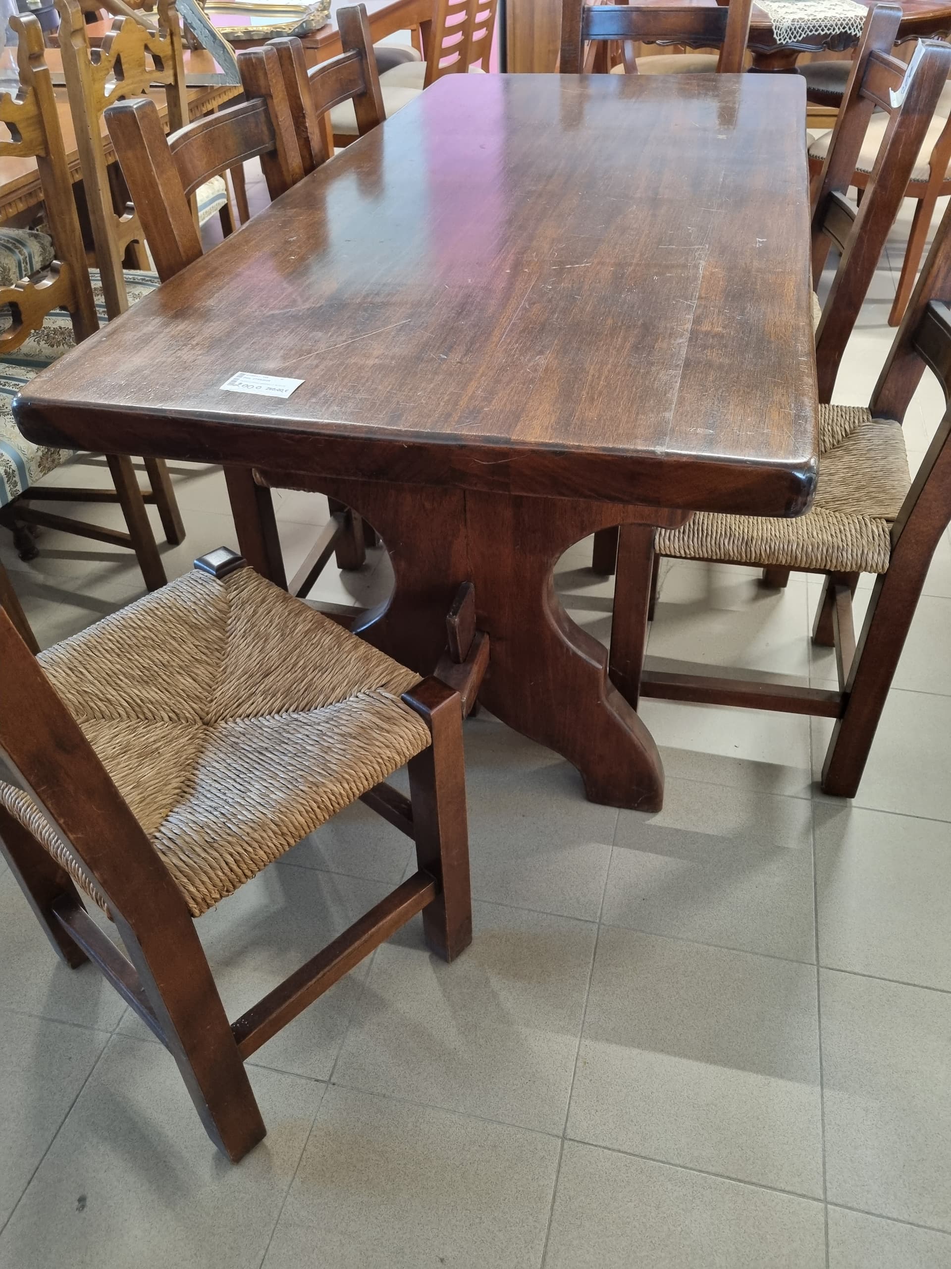 Tavolo in legno con sedie — Tavoli e sedie usato a Vicenza, Mercatino di Daria (foto 1)